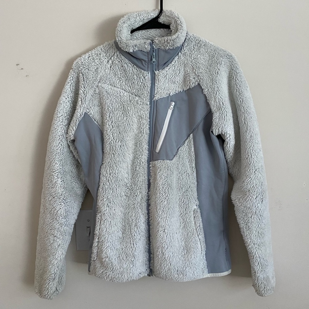 🔥LAST CHANCE Columbia white fluffy jacket